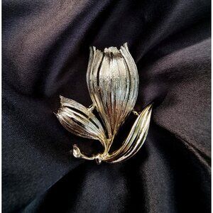 Rare Find Vintage LISNER Signed Silver Tone Tulip Flower Brooch Pin